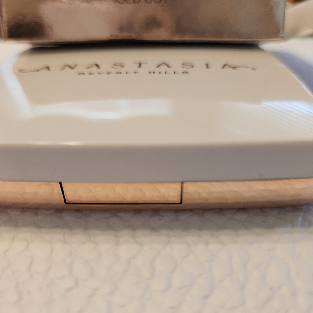 Anastasia Beverly Hills Compact
